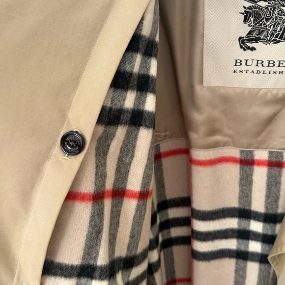 Men’s Burberry trench with removable insert. Size 54R. Good condition - Picture 4 of 7